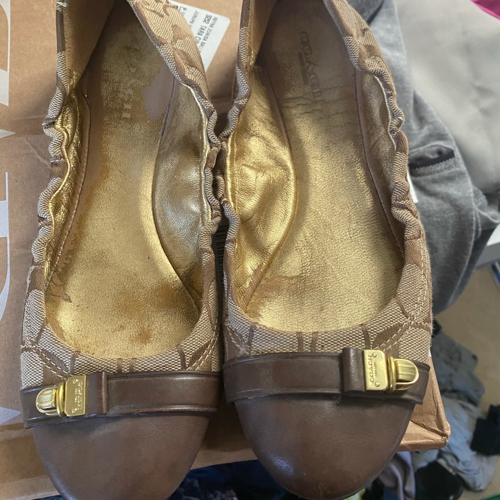 Coach flats